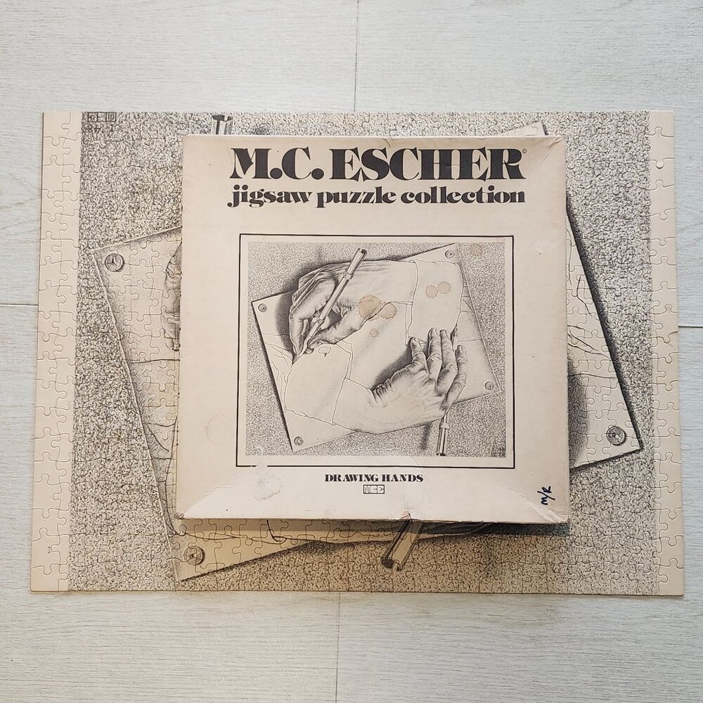 MC Escher Drawing Hands 551 Piece Art Jigsaw Puzzle 1977 Gallins Gallery